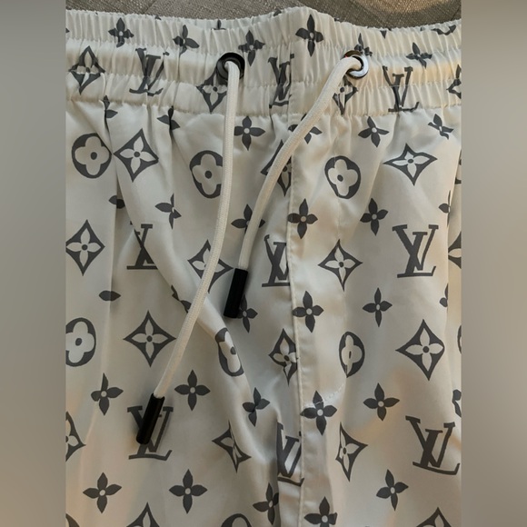 Louis Vuitton Men's White and Gray Monogram Shorts men XL - Picture 3 of 4